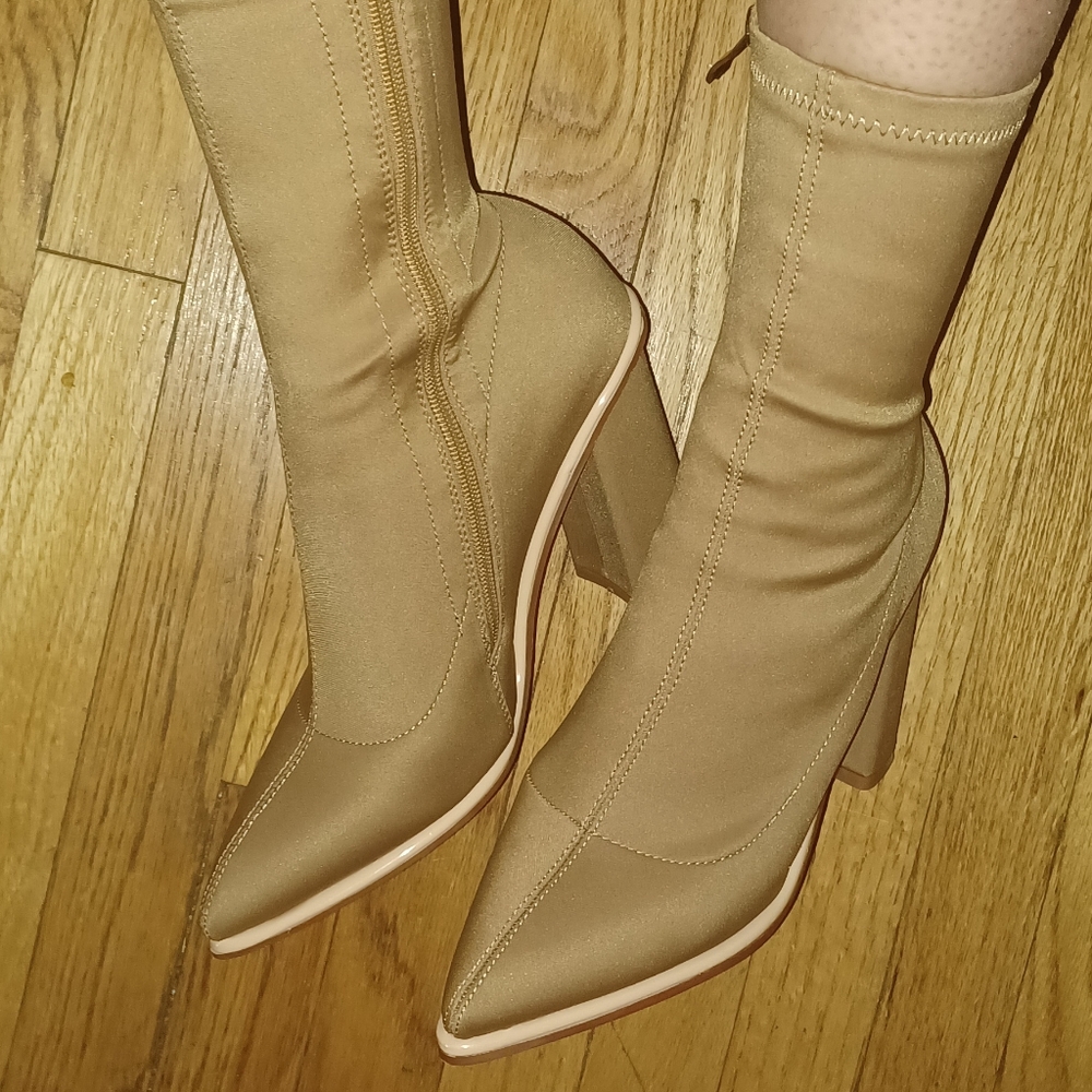 Azalea Wang Size 10 Lycra Sock Bootie in Nude